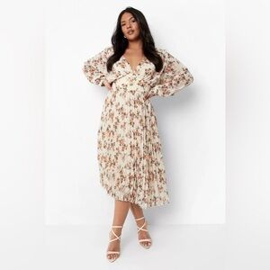 Boohoo Plus Cream Midi Pleated Dress with Floral Print